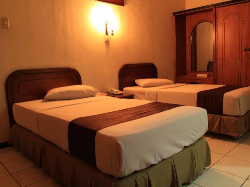 ฟรอนต์ วัน รีสอร์ต มาเกลัง Hotel มาเกอลัง ภายนอก รูปภาพ